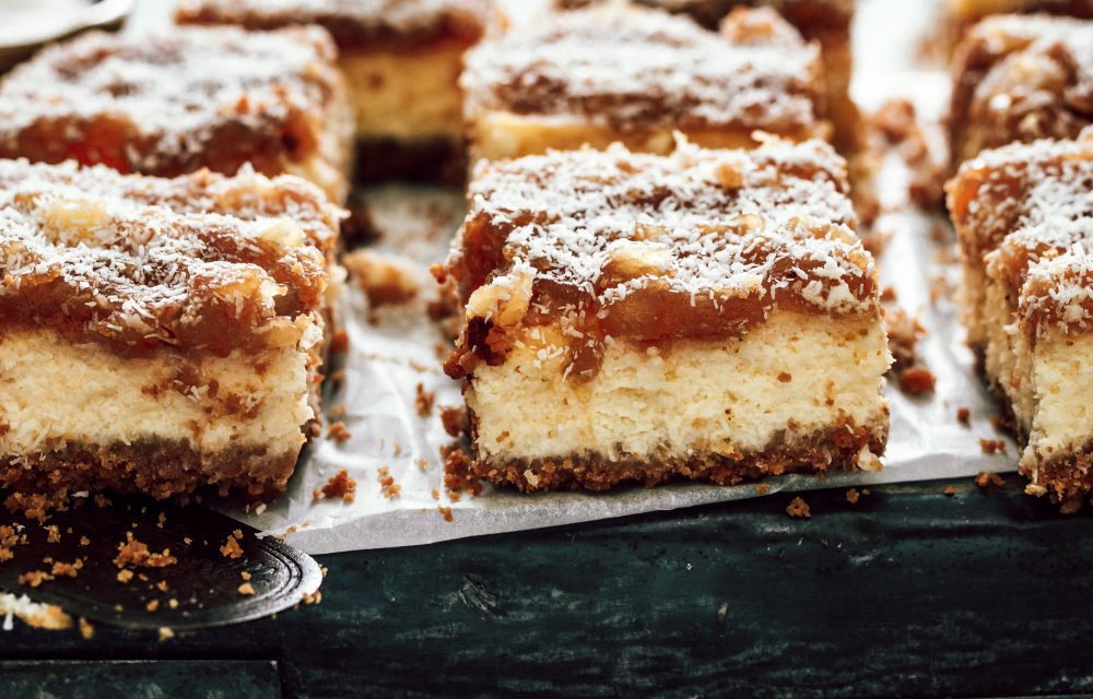 Piña colada cheesecake bars