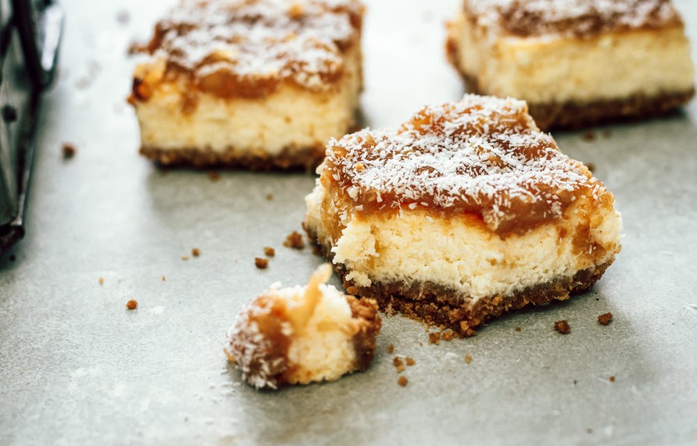 Piña colada cheesecake bars