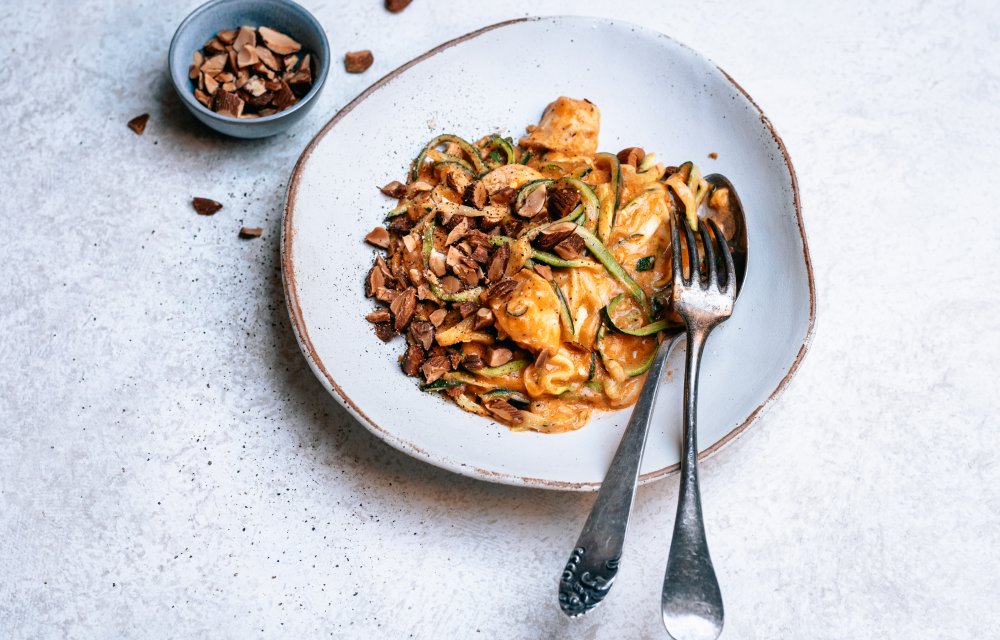 Courgetti met spicy feta en kip