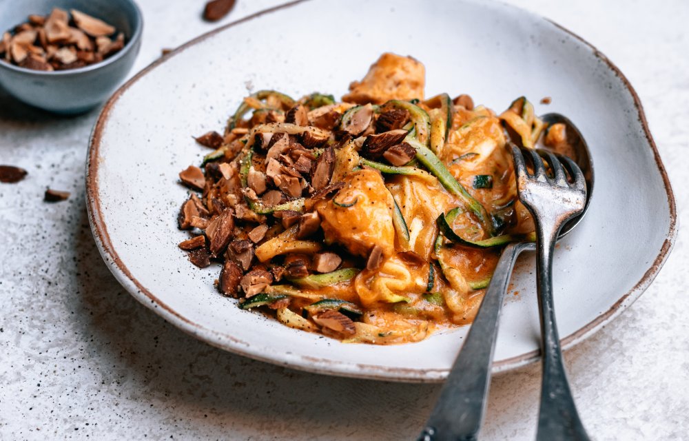 Courgetti met spicy feta en kip