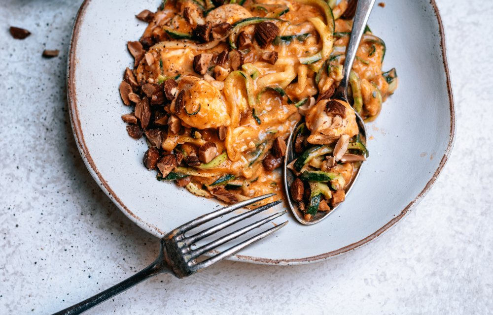 Courgetti met spicy feta en kip