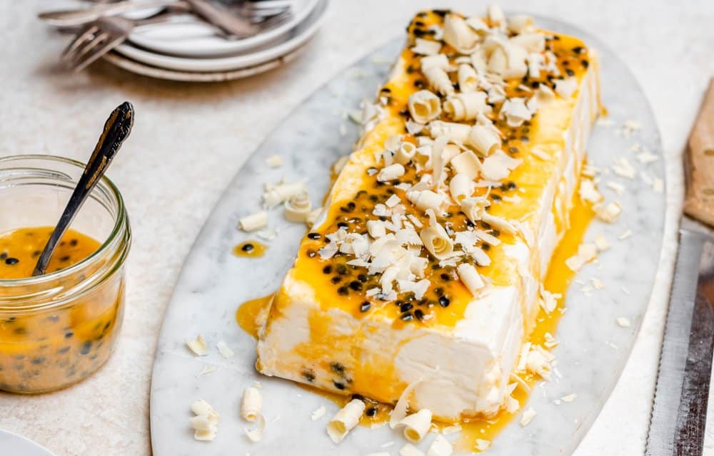Passievrucht semifreddo met witte chocolade