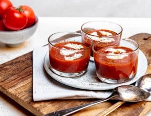 Zomerse gazpacho met burrata