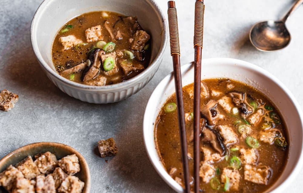 Miso soep met krokante tofu
