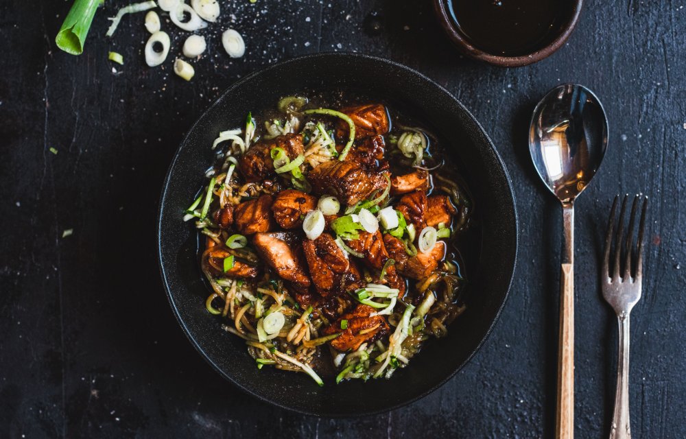 Courgetti met ketjapzalm met 5 ingrediënten