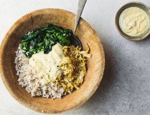 Kip-kerrie buddha bowl met 6 ingredienten