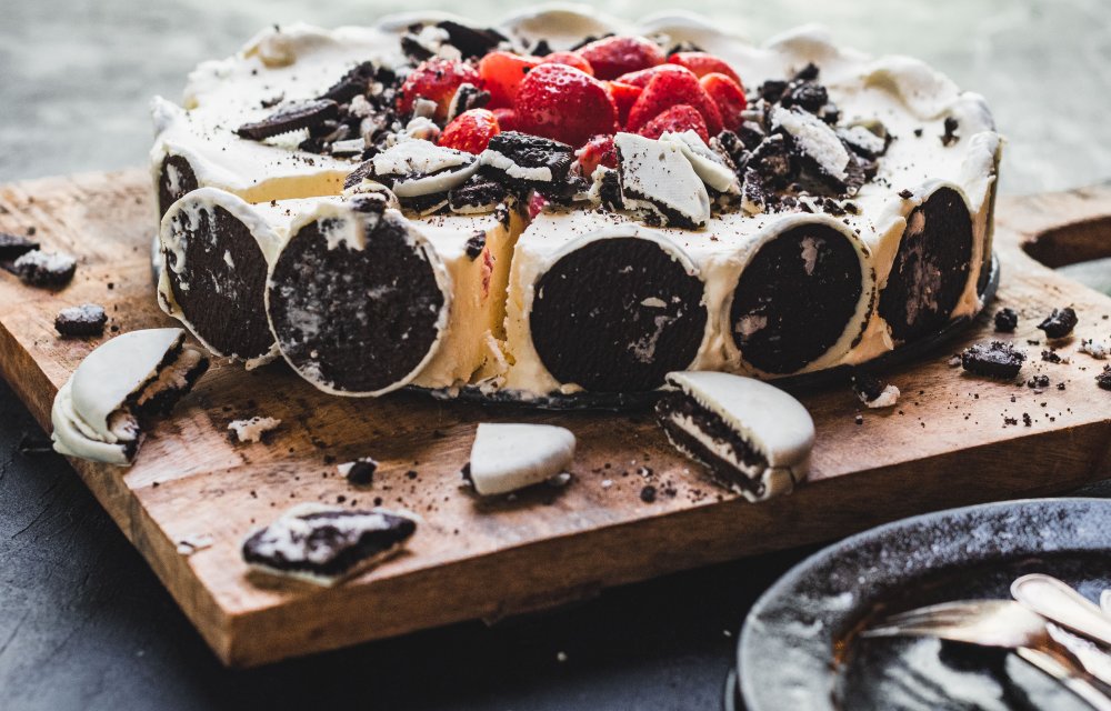 Witte chocolade oreo ijstaart met 5 ingrediënten