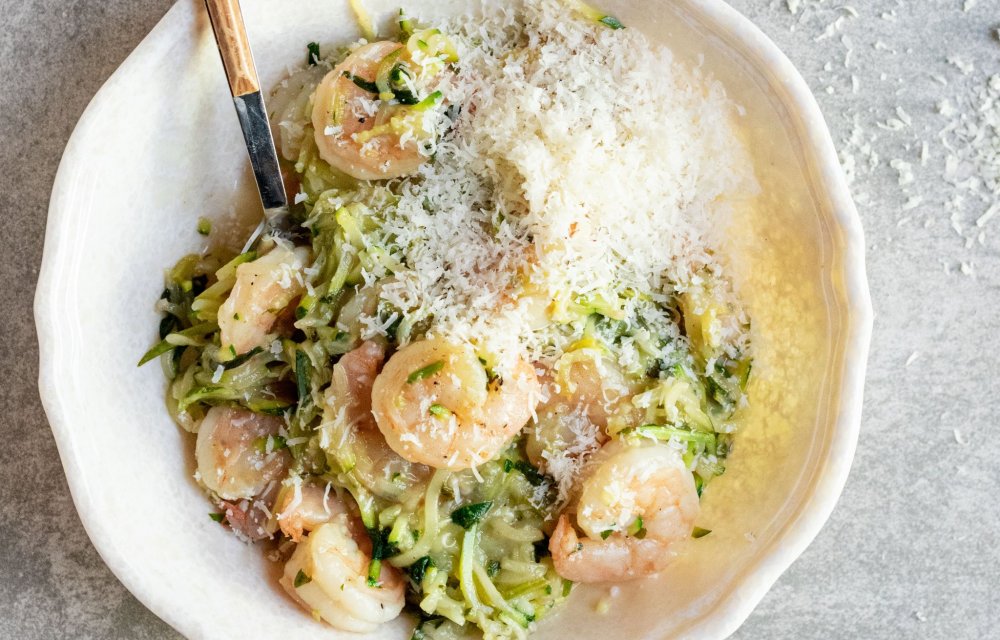 Courgetti met knoflookgarnalen met 6 ingrediënten