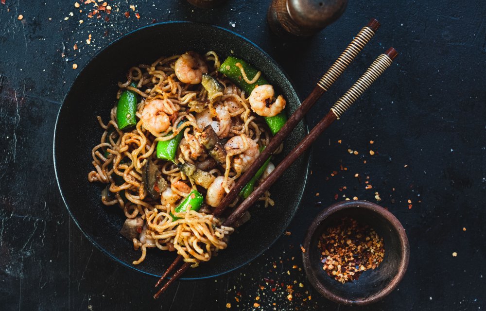 Spicy noedels met garnalen met 6 ingredienten