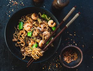 Spicy noedels met garnalen met 6 ingredienten