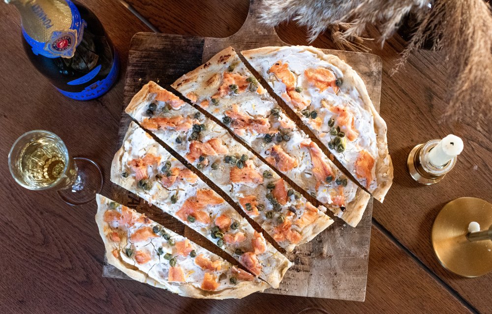 Flammkuchen met gerookte zalm met bubbeltip