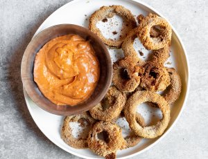 Gezondere uienringen uit de oven