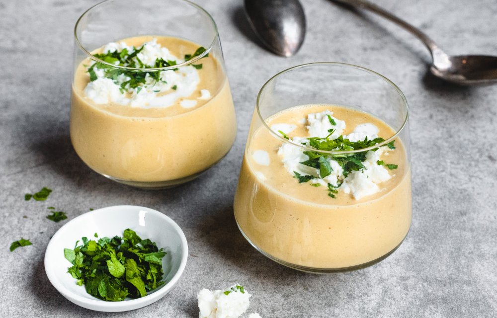 Gezonde gele gazpacho met 6 ingrediënten