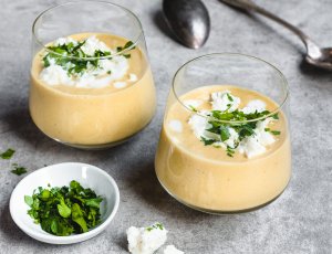 Gezonde gele gazpacho met 6 ingrediënten
