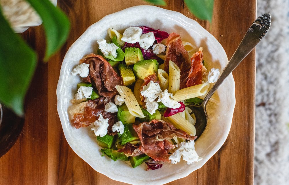 Pastasalade met krokante ham met 5 ingrediënten