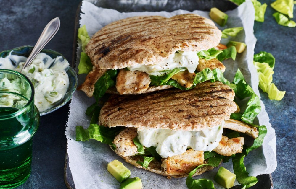 Pita's met kip en avocadosalsa