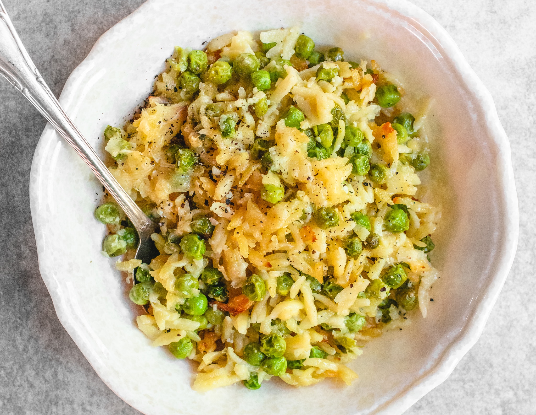 Orzo uit de oven met doperwtjes