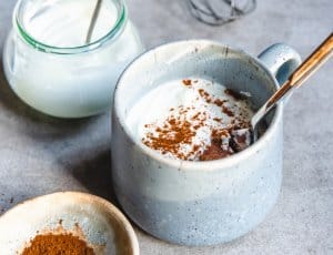 gezond bananenbrood in a mug