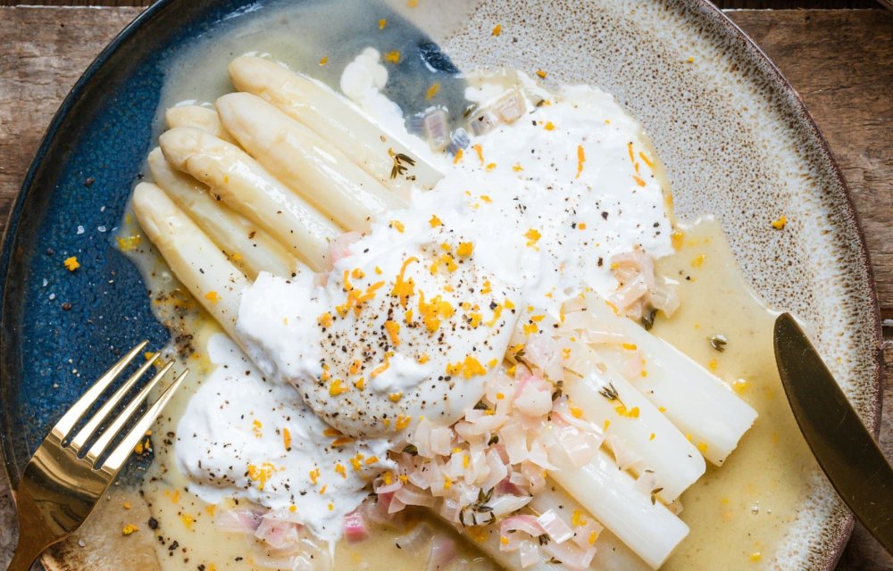 Asperges met burrata