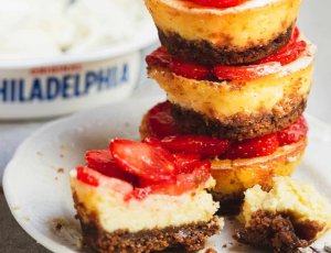 Mini-cheesecakes met aardbeien