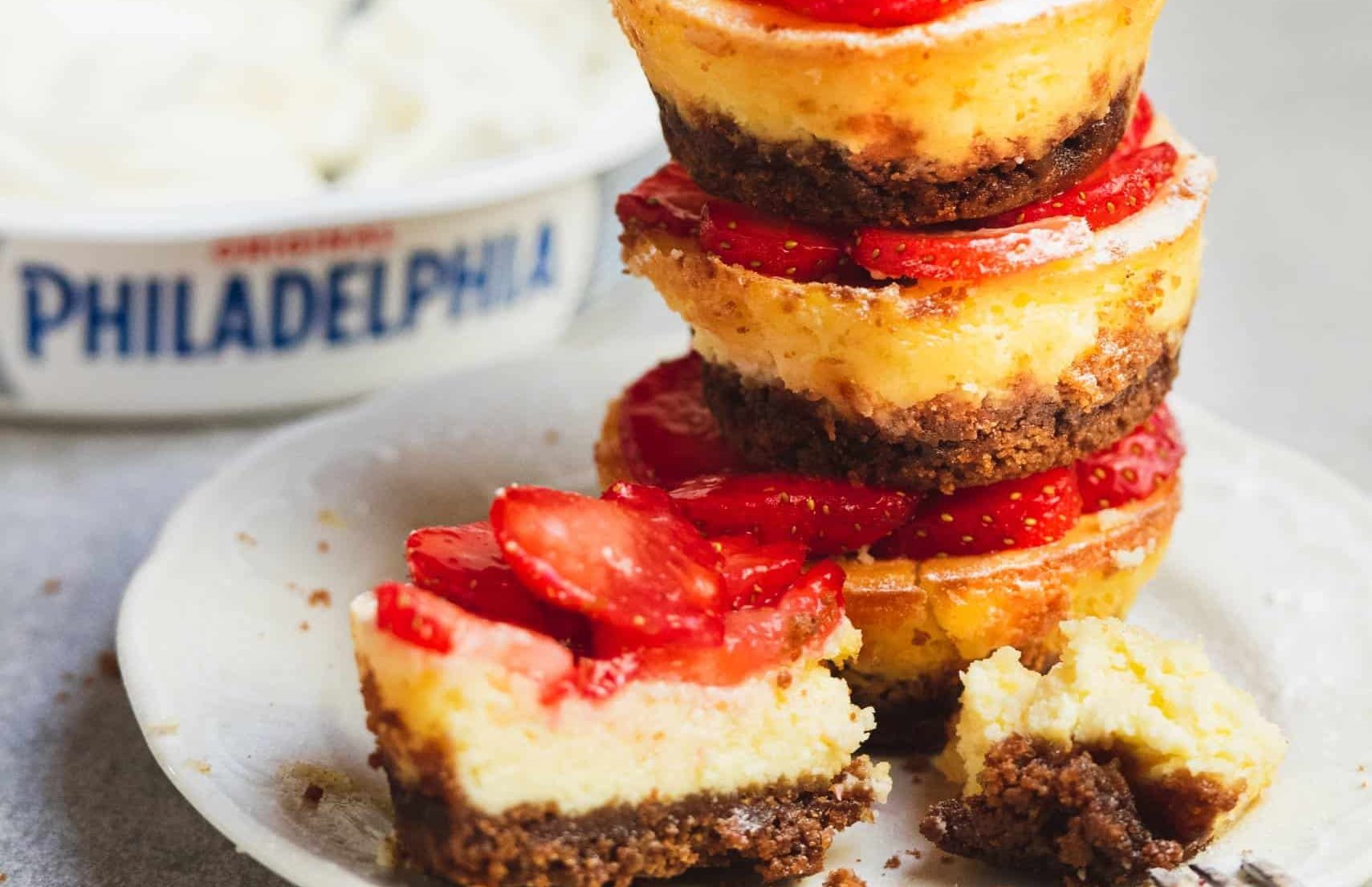 Mini-cheesecakes met aardbeien