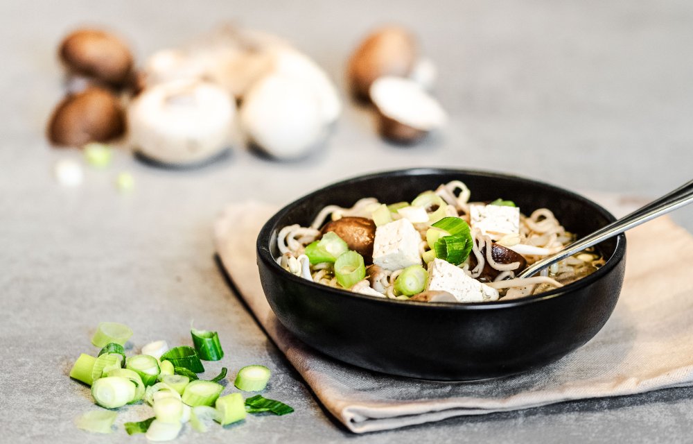 Noedelsoep met paddenstoelen