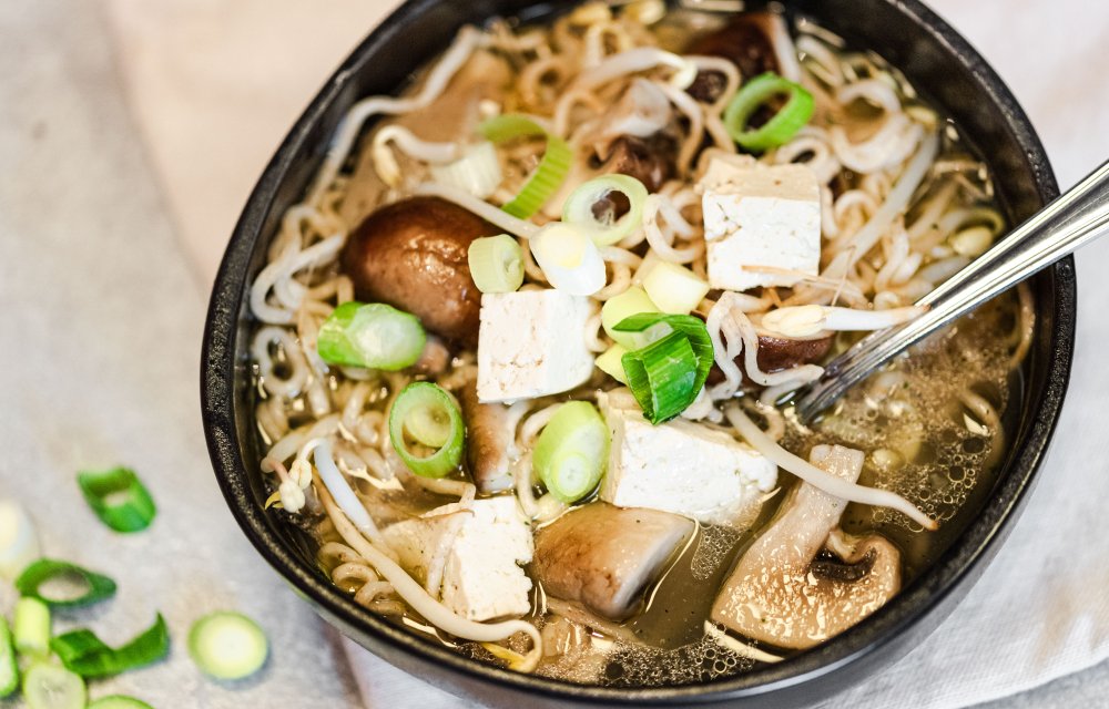 Noedelsoep met paddenstoelen