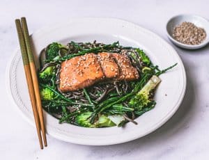 sobanoedels met zalm en zeekraal