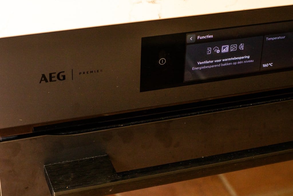 Restjes koken: arancini, broccolipesto en bloemkoolrijst uit de AEG oven